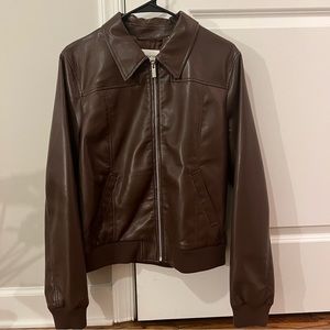 ARIZIA FAUX LEATHER JACKET!!